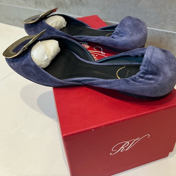 Roger Vivier Chip Buckle D'orsay Flats in Navy Blue Suede 35.5 (discontinued) - Picture 5 of 8